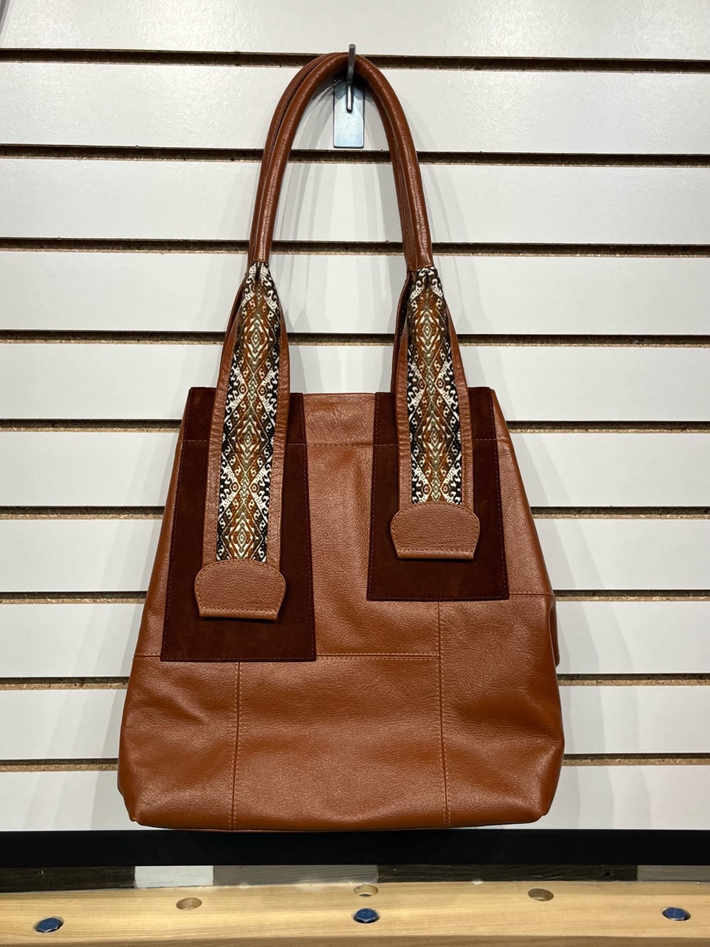 Faux leather bag with SW style accents - Picture 3 of 12
